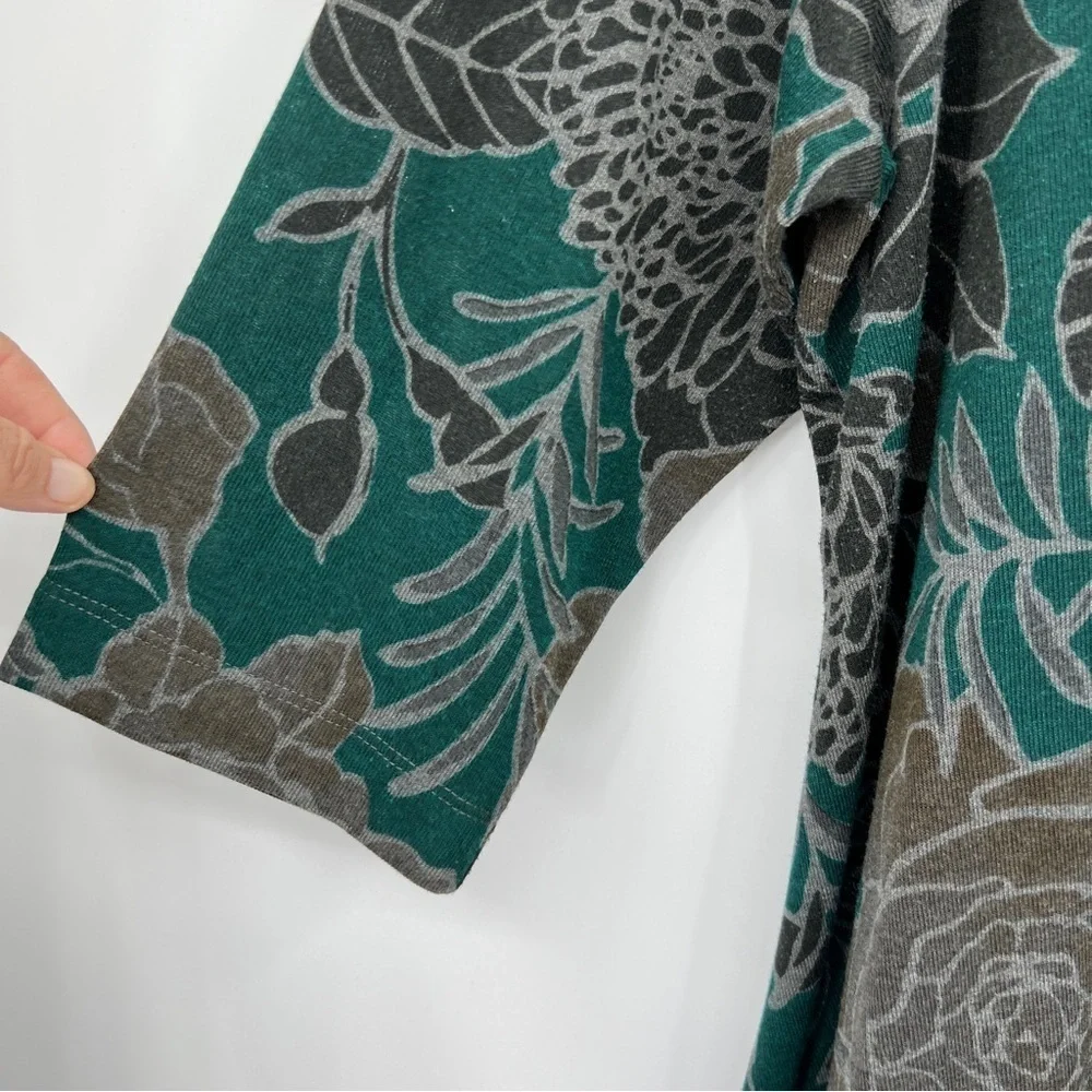Avenue Floral Leaf Slit Roundneck Three-Quarter Sleeves Sharkbite Blouse - Picture 10 of 10